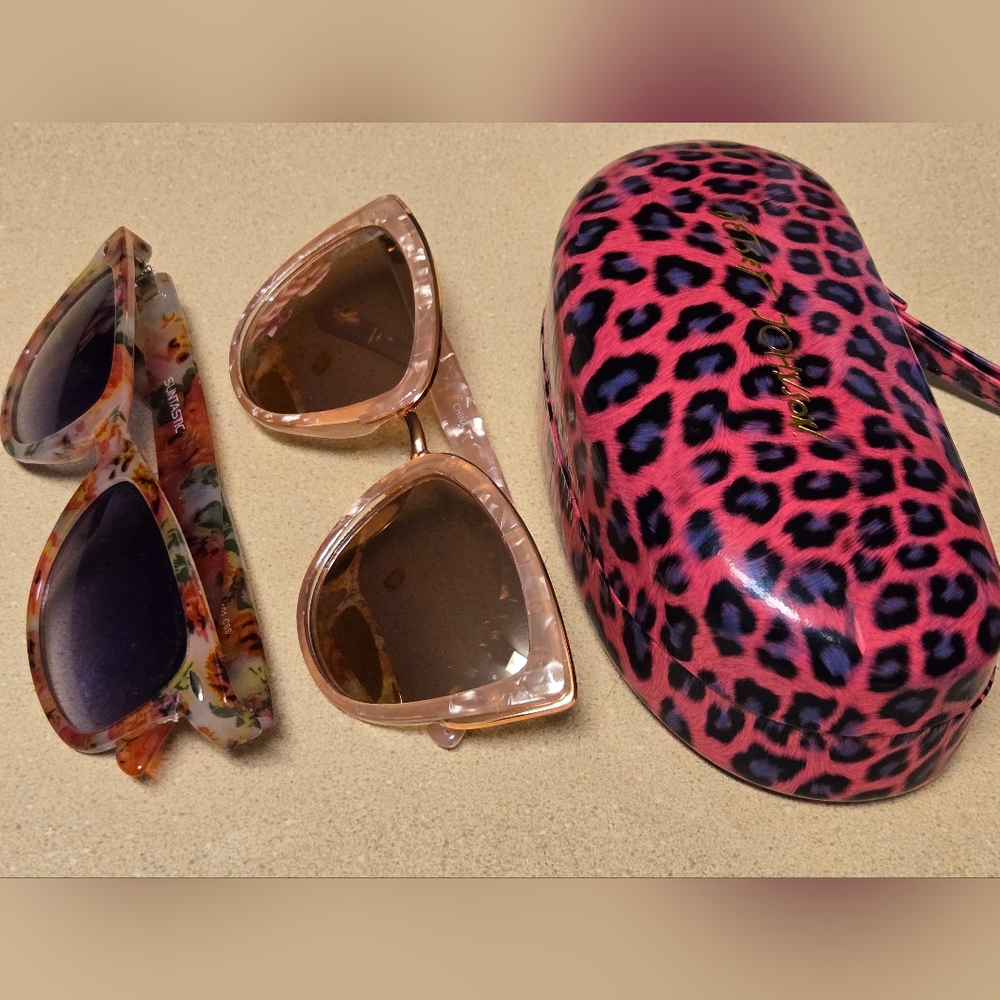 Stylish Pink Sunglasses 2 Pairs And Betsey Johnson Hard Sunglasses Case